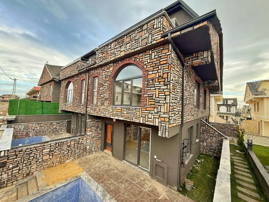 FIRSAT FİYAT, ÖN-ARKA CEPHE SEÇENEKLİ, HAVUZLU, TAŞ KONSEPT, LÜKS DİZAYN 3+1 TRİPLEKS VİLLA! KOCAALİ YAYLA MH — Satılık Villa, Kocaali