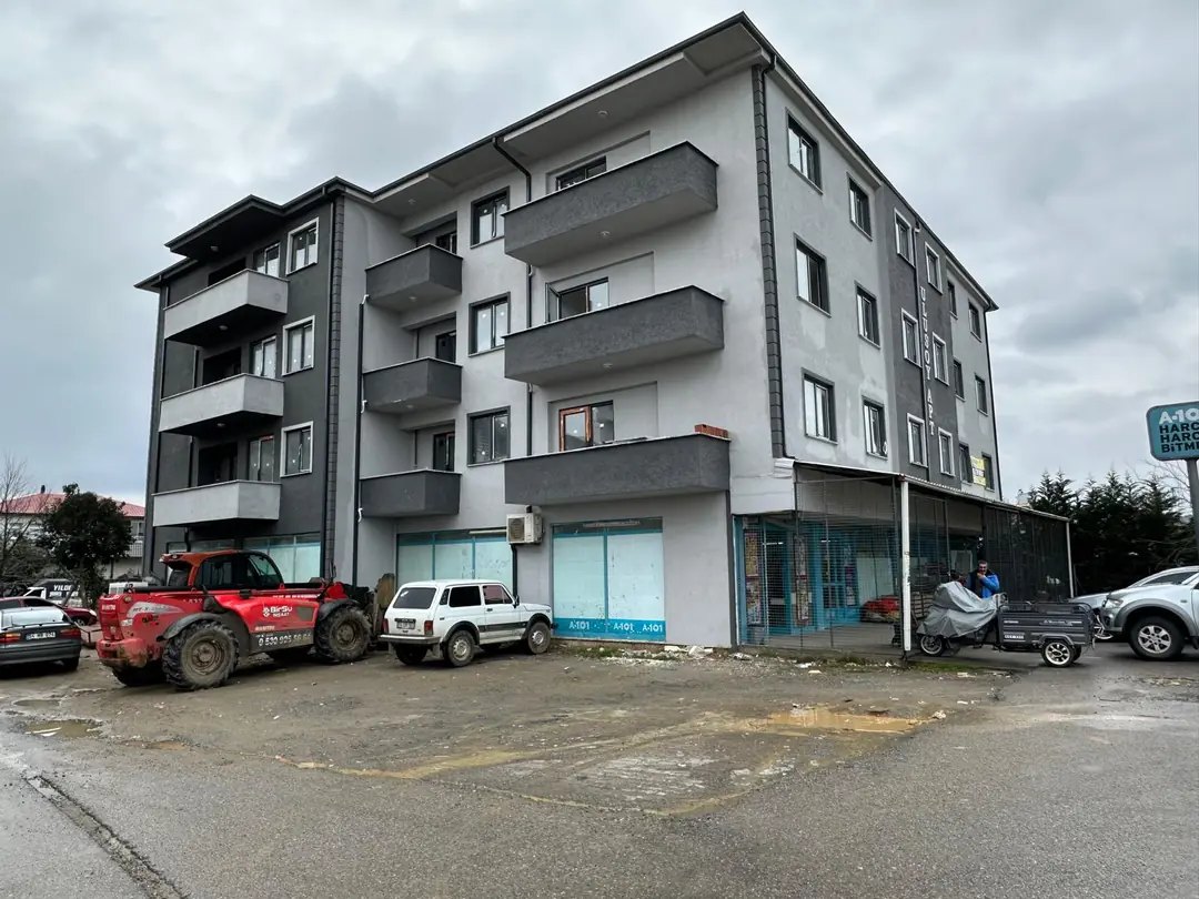 İLÇE TERMİNALİ KARŞISI, HASTANE-PLAJ YÜRÜME MESAFESİ, AYRI MUTFAK 3+1 DAİRE! YAYLA MH — Satılık Daire, Kocaali