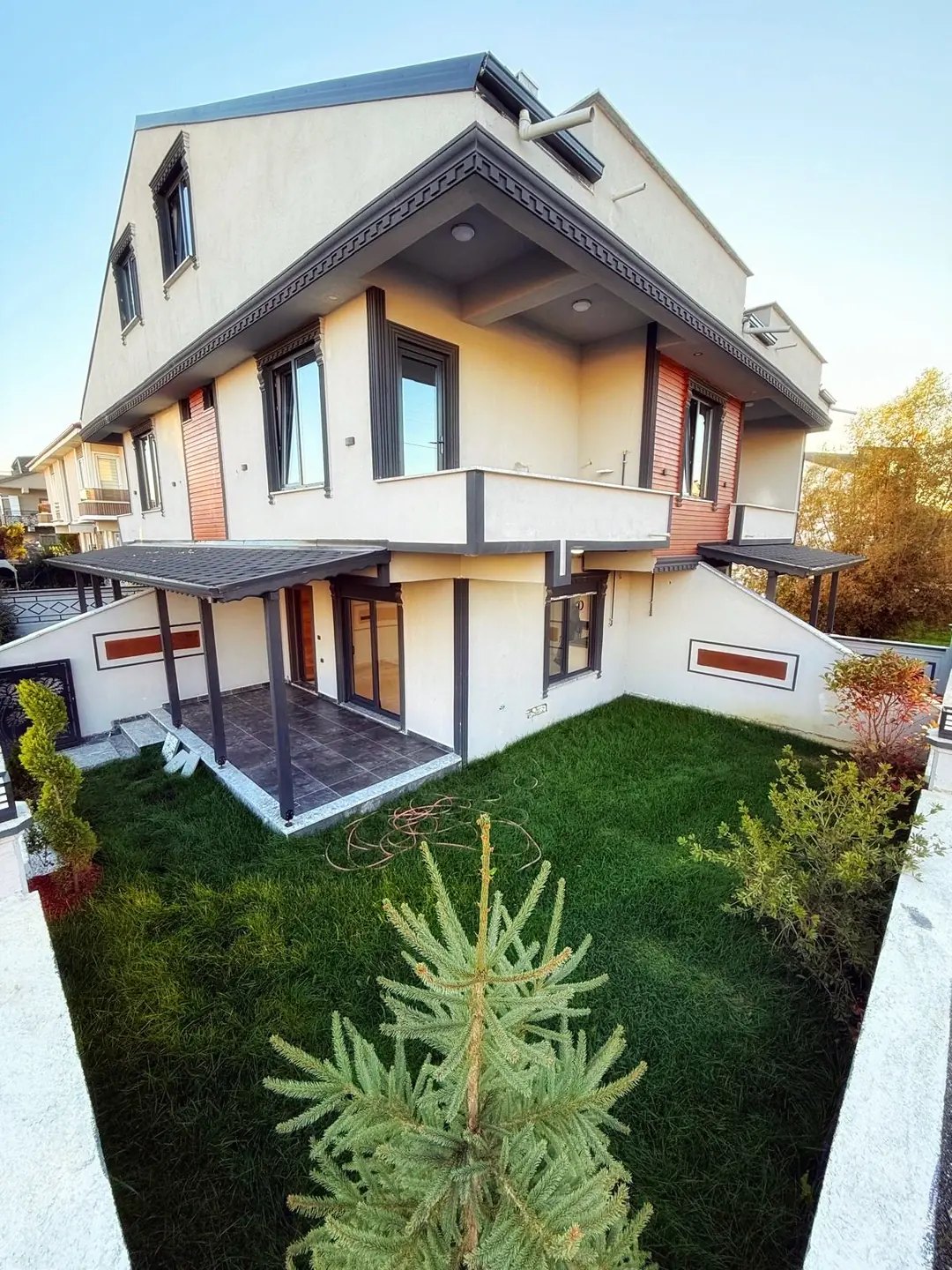 KÖŞE PARSEL, ULTRA GENİŞ BAHÇE, MERKEZ PLAJ, AYRI KONSEPT MUTFAK  4+1 TRİPLEKS VİLLA! KOCAALİ YALI MH — Satılık Villa, Kocaali