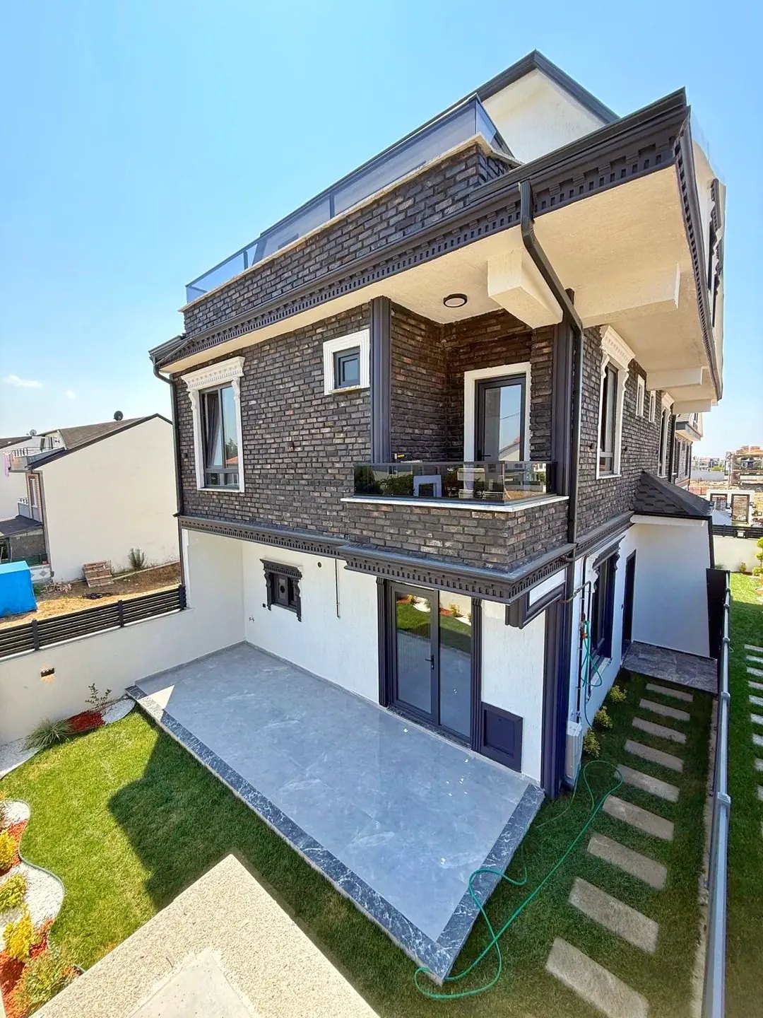 TERAS DENİZ MANZARALI, ÇİFT EBEVEYN BANYOLU, KOMPLE GRANİT ZEMİN, YERDEN ISITMA 3+1 TRİPLEKS VİLLA! KOCAALİ ALANDERE MH — Satılık Villa, Kocaali