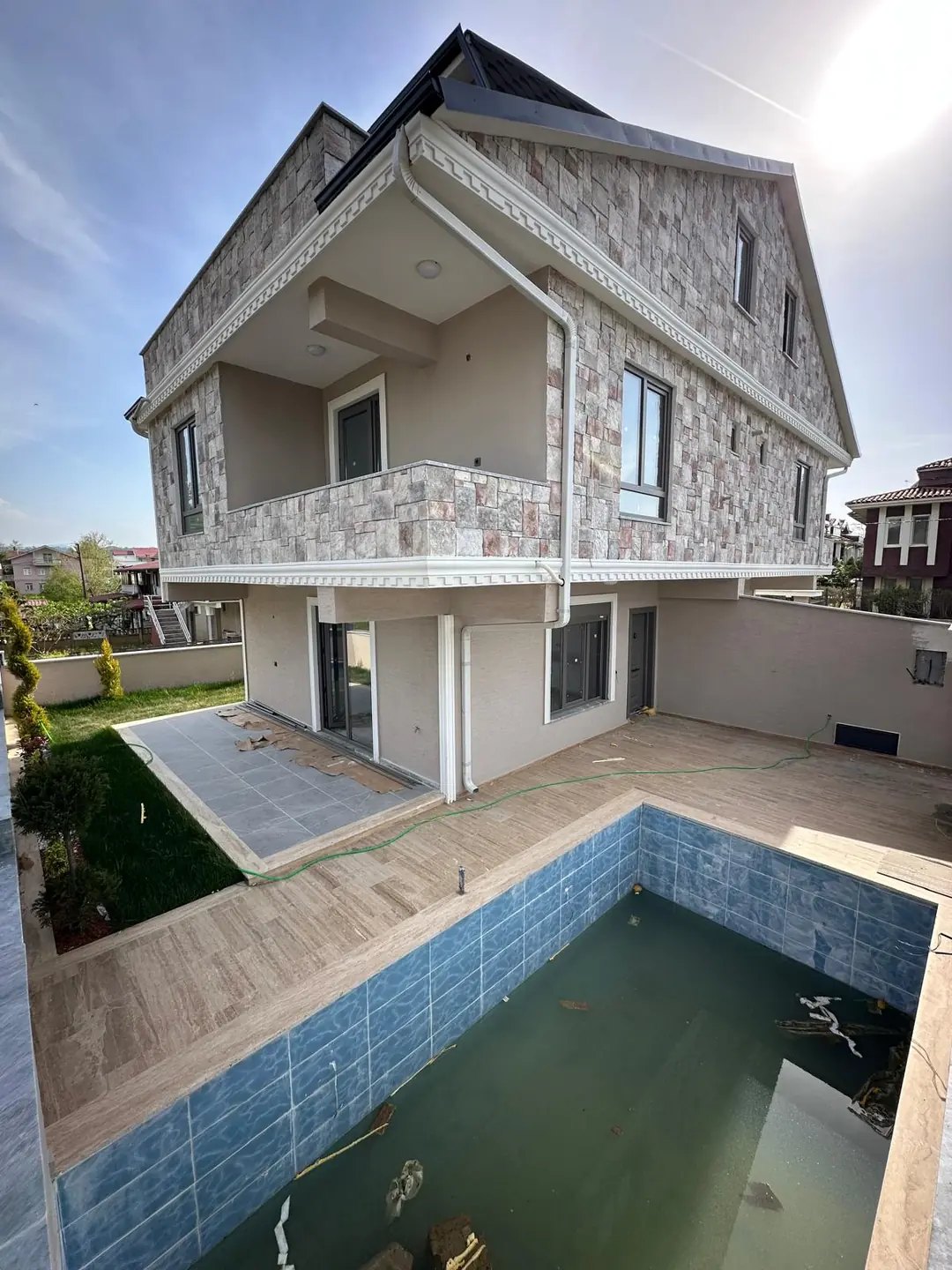 TERAS DENİZ MANZARALI, TAŞ KONSEPT TASARIM, GENİŞ BAHÇE ALANLI, HAVUZLU 3+1 TRİPLEKS VİLLA! KOCAALİ ALANDERE MH — Satılık Villa, Kocaali