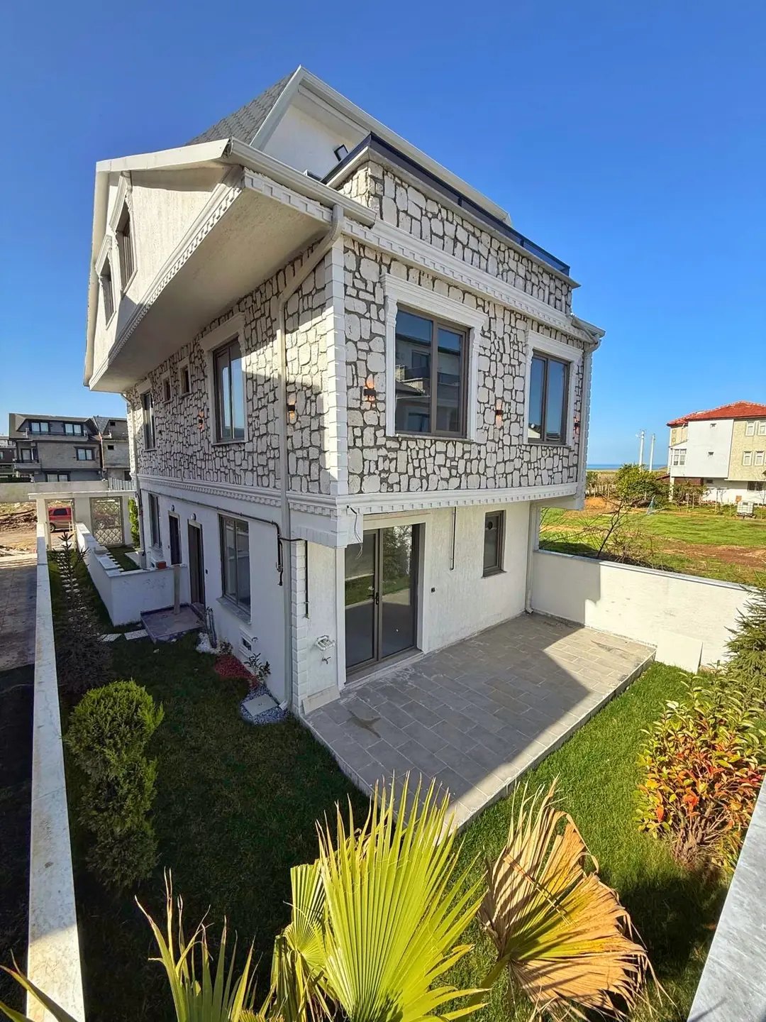 TERAS DENİZ MANZARALI, ALAÇATI TAŞ KONSEPT, ÖN CEPHE, LÜKS DİZAYN 3+1 TRİPLEKS VİLLA! KOCAALİ ALANDERE MH — Satılık Villa, Kocaali