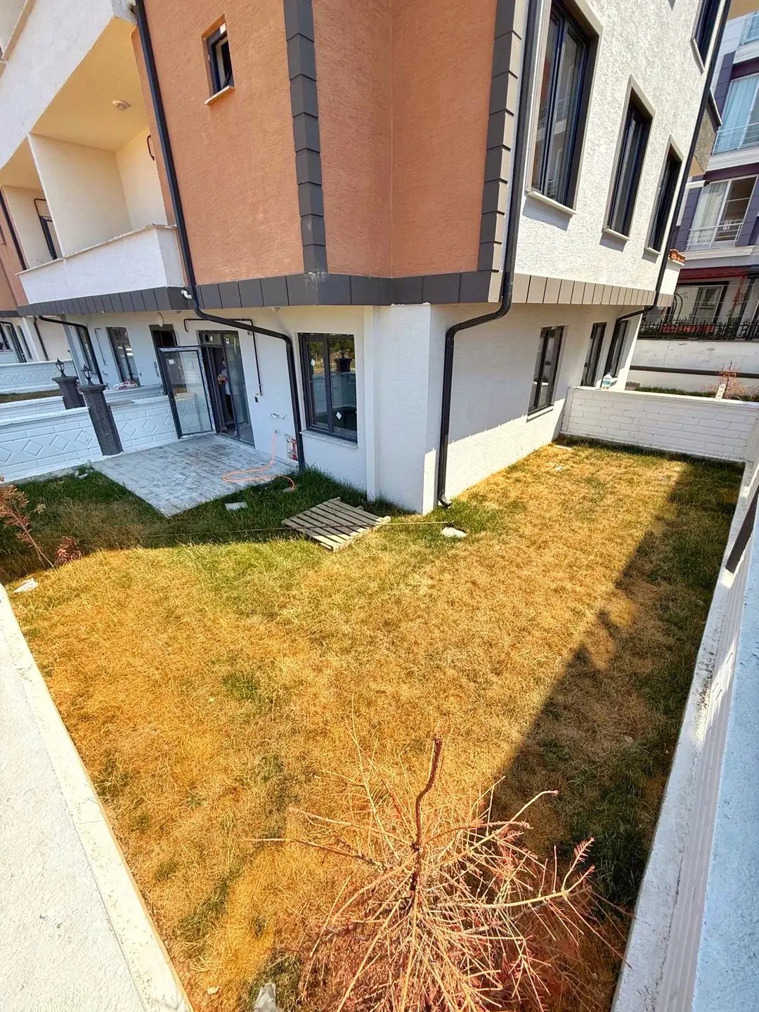 ZEMİN KAT, BAHÇE ALANLI, ÖN-ARKA CEPHE SEÇENEKLİ-ÖN CEPHE, F/P, DENİZE YÜRÜME MESAFESİ, YERDEN ISITMA, SİTE İÇİ 2+1 DAİRE! YAYLA MH — Satılık Daire, Kocaali