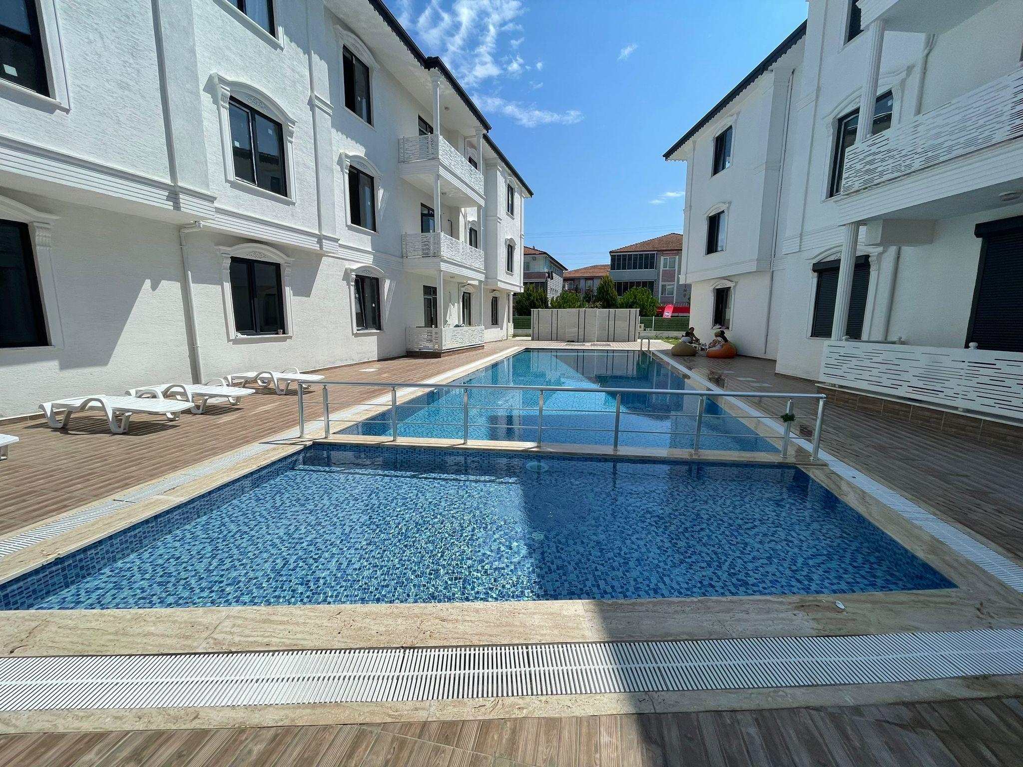 ÇARŞI VE DENİZE YAKIN HAVUZLU SİTEDE LÜKS 2+1 DAİRE FULL EŞYALI — Satılık Daire, Karasu