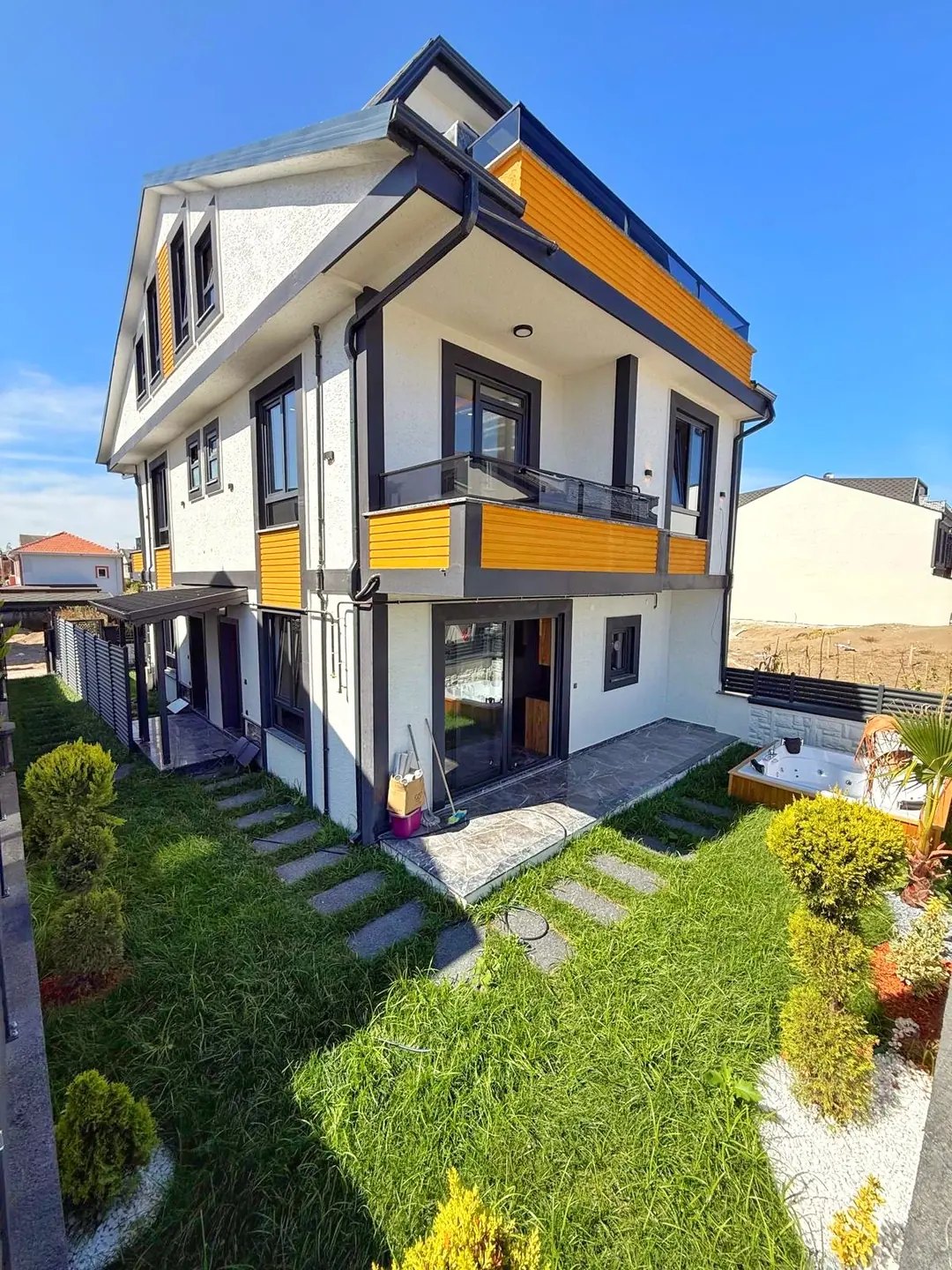 BAHÇE VE TERAS JAKUZİLİ, LÜKS DİZAYN, GENİŞ BAHÇE-BİNA KULLANIM ALANLI 3+1 TRİPLEKS VİLLA! KOCAALİ ALANDERE MH — Satılık Villa, Kocaali